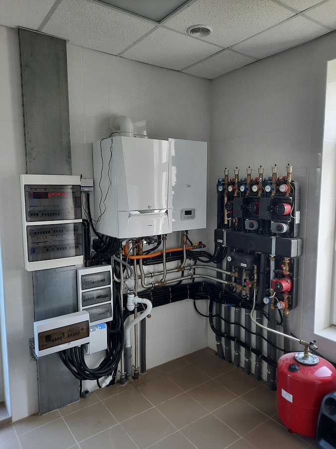 Частный дом с отдельным зданием и тепловым пунктом в Лен. области