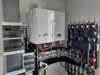 Частный дом с отдельным зданием и тепловым пунктом в Лен. области