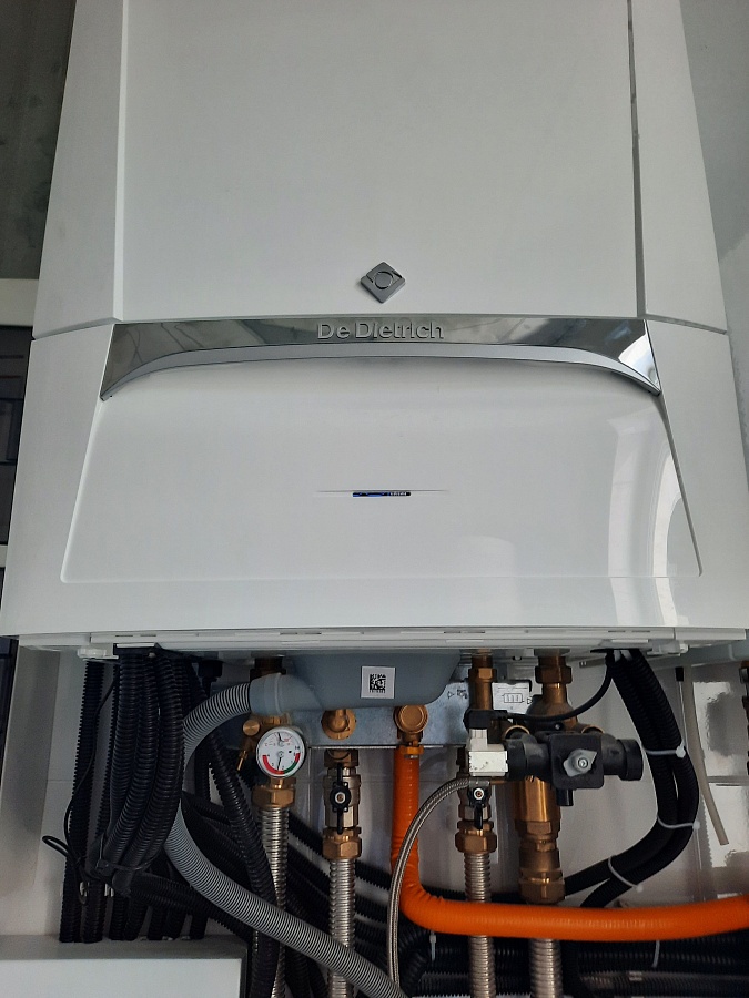 Частный дом с отдельным зданием и тепловым пунктом в Лен. области